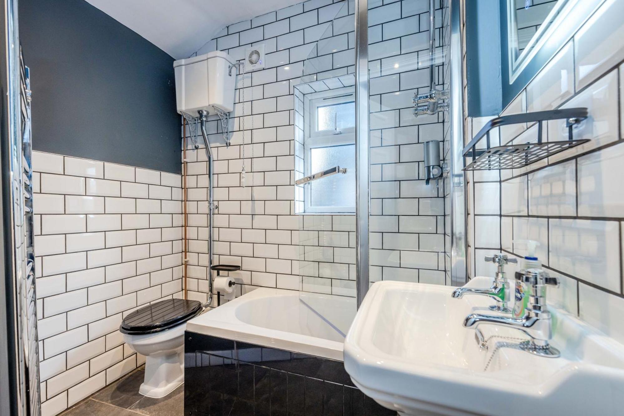 Traditional 3 Bedroom Quiet Duplex Flat By High St, Trams And Buses - Just 1-5 Miles To Centre EDI Kültér fotó